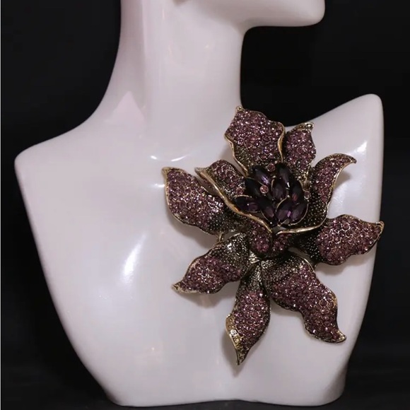 Sparkling Oversized Purple Floral Statement Brooch • Gold-Tone Vintage Style - Picture 6 of 13